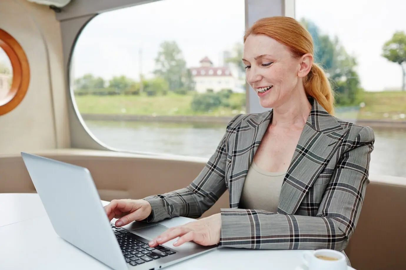 Bitte sende mir die ursprüngliche Beschreibung, damit ich sie auf Deutsch umformulieren kann.